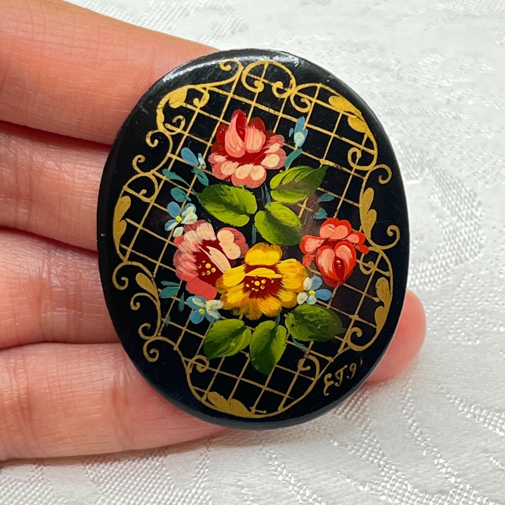 Vintage‎ Hand Painted Signed Floral Russian Folk Art Black Lacquered Pin Brooch